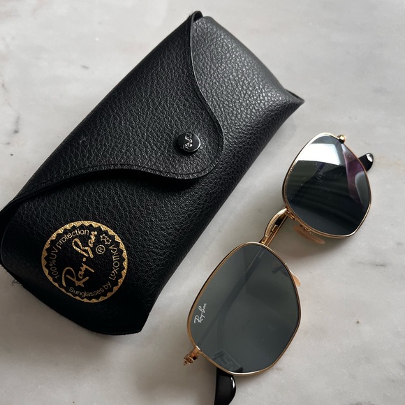 Ray-Ban Arista Silver Flash Lens Sunglasses with Case - Picture 1 of 11